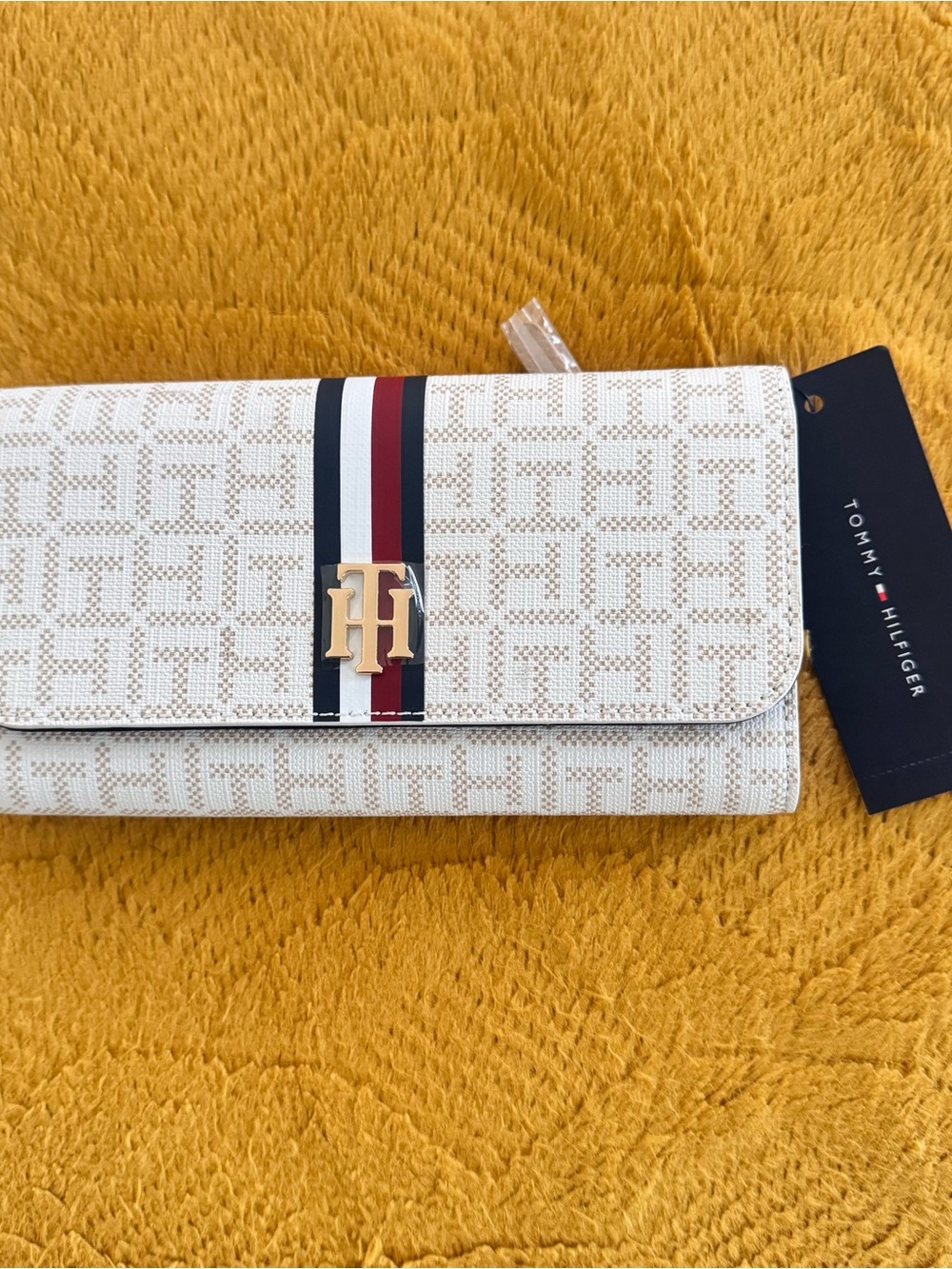 Tommy Hilfiger Cream Signature Continental Wallet with Tricolor Stripe. New